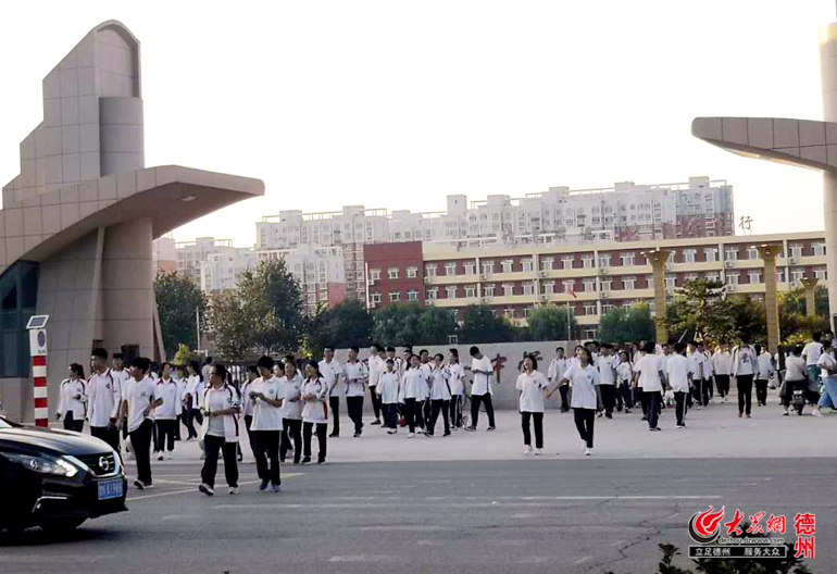 随后,记者拨通了夏津县第一中学的办公电话,询问学校内是否有补课