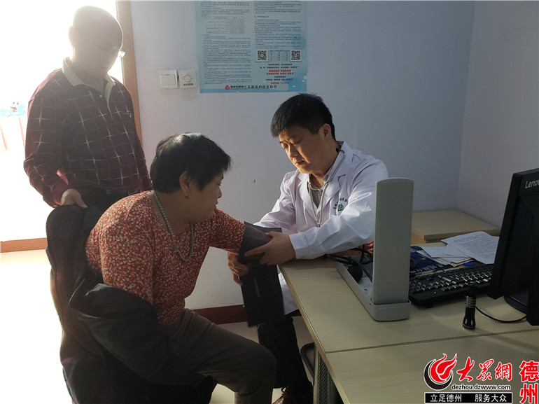 一天看160多个病人 禹城社区医生王刚让居民不