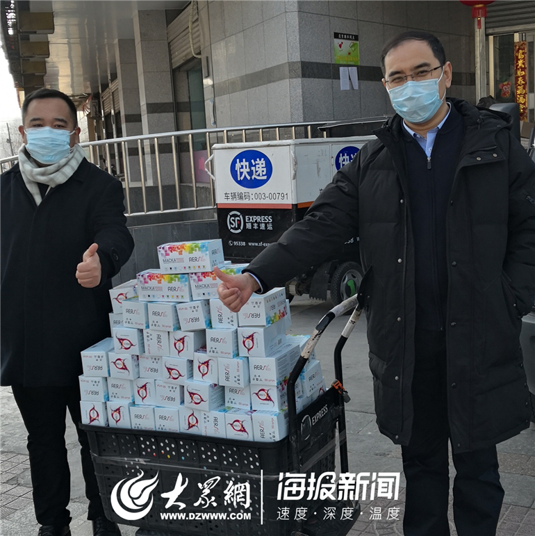 铁营镇桑庄村党员李国征,李国超,为铁营镇捐赠方便面20箱,矿泉水10
