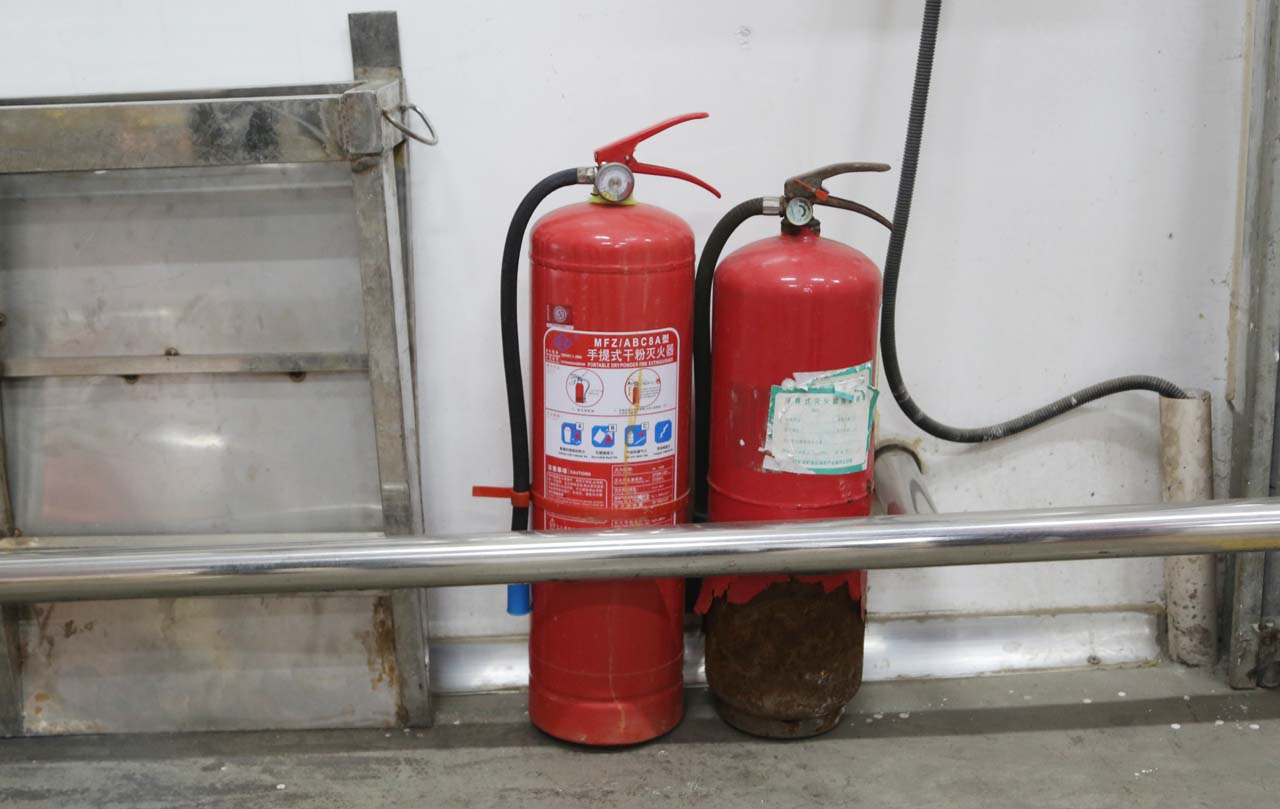 灭火器罐体锈蚀严重 德州消防责令更换_德城